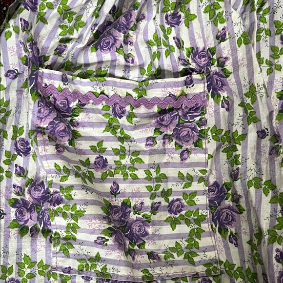 Vintage Purple Roses Apron 🌹 - Picture 5 of 5